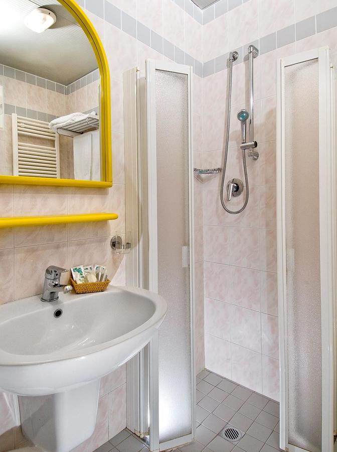 Hotel Novella Misano Adriatico Kültér fotó